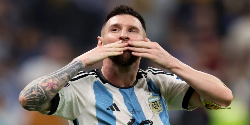 Thiên tài Messi được xem là huyền thoại sống trong làng túc cầu